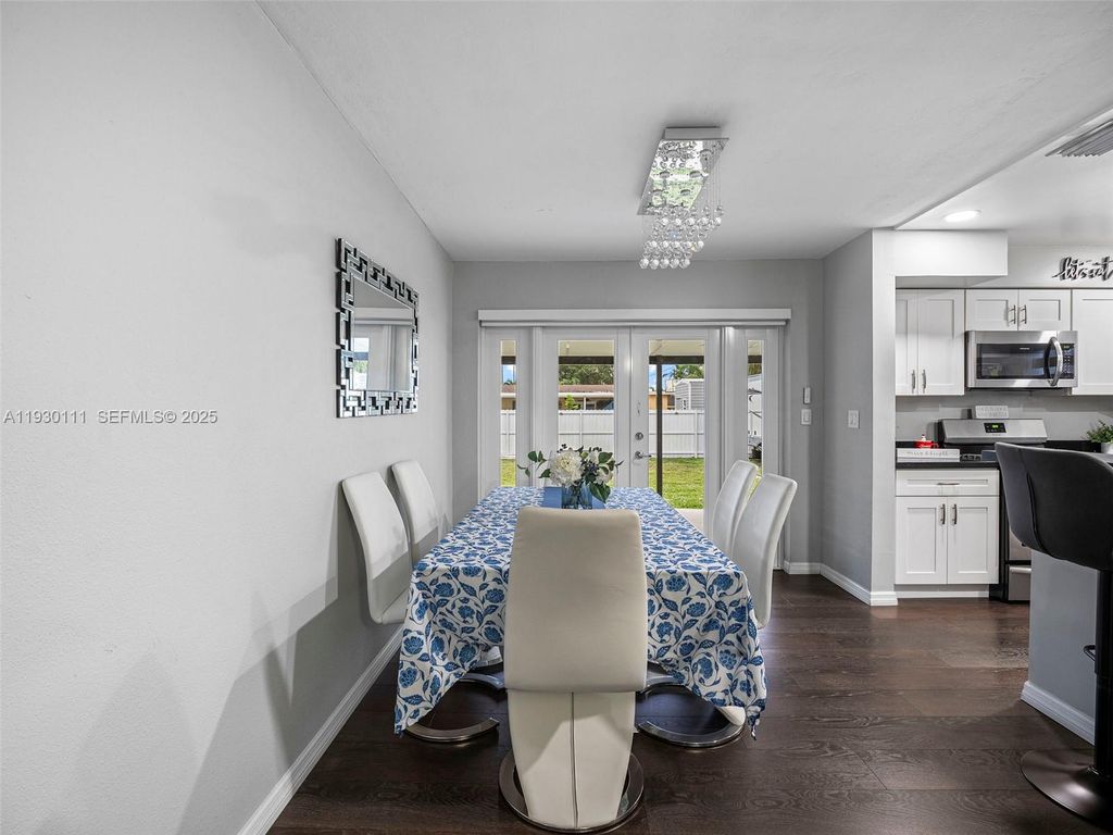 Image 5 of property listing at 6440 Buchanan St, Hollywood, FL 33024