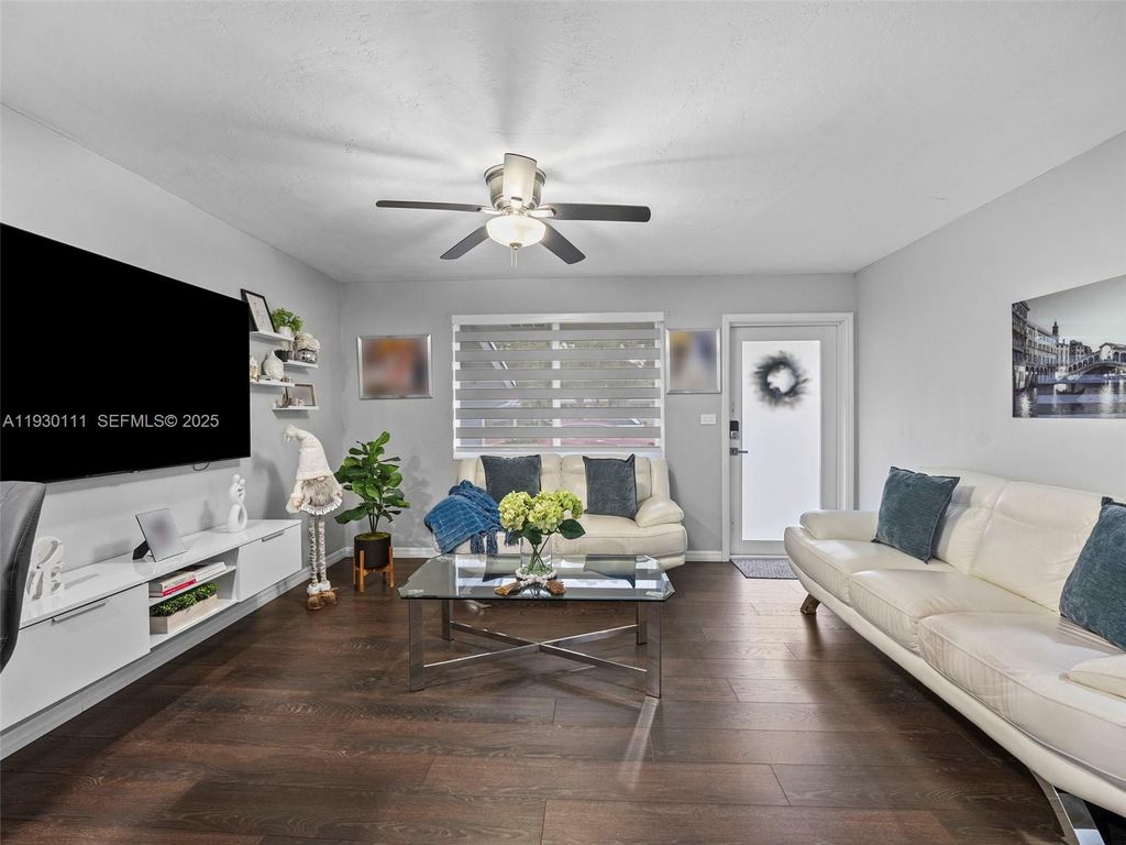 Image 8 of property listing at 6440 Buchanan St, Hollywood, FL 33024