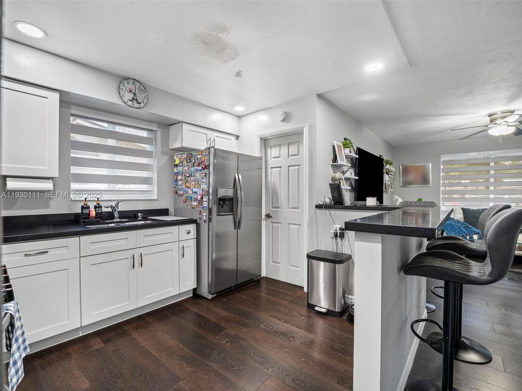 Image 9 of property listing at 6440 Buchanan St, Hollywood, FL 33024