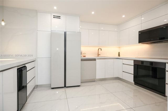 100 Bayview Drive 527, Sunny Isles Beach, FL 33160