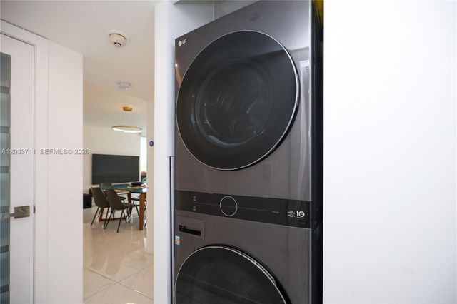 100 Bayview Drive 527, Sunny Isles Beach, FL 33160