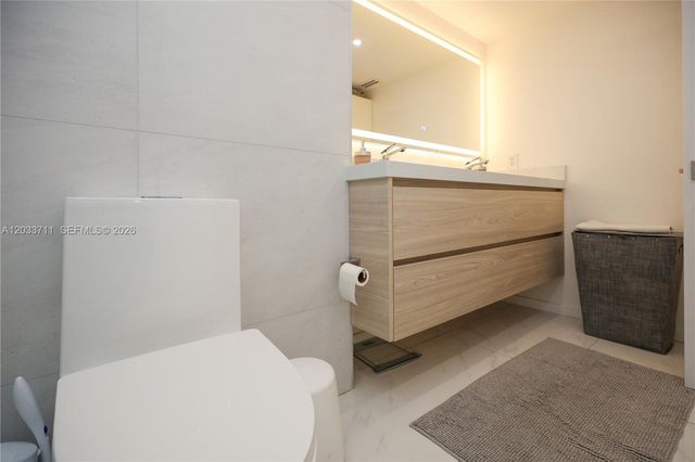 100 Bayview Drive 527, Sunny Isles Beach, FL 33160