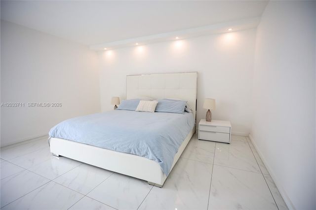100 Bayview Drive 527, Sunny Isles Beach, FL 33160