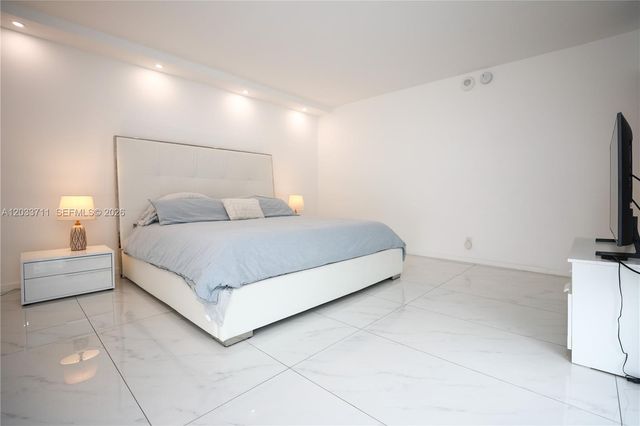 100 Bayview Drive 527, Sunny Isles Beach, FL 33160