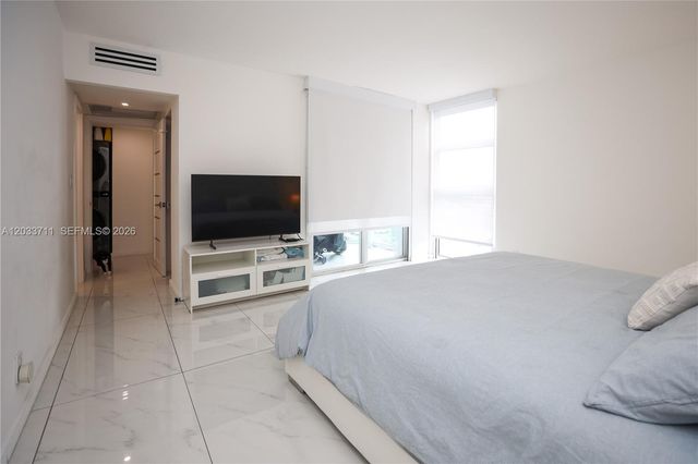 100 Bayview Drive 527, Sunny Isles Beach, FL 33160