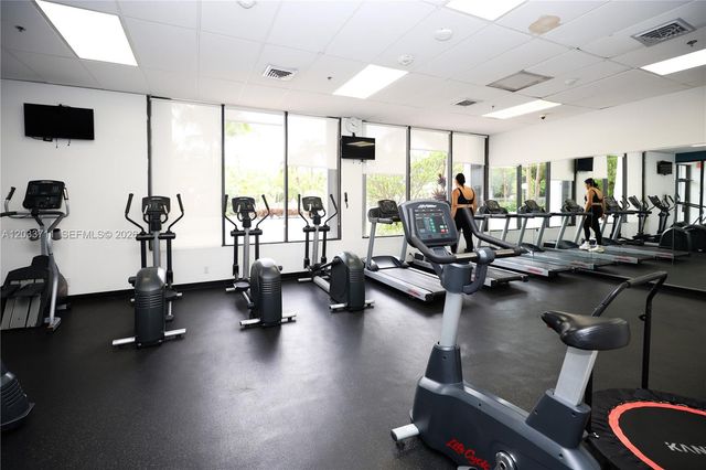 100 Bayview Drive 527, Sunny Isles Beach, FL 33160