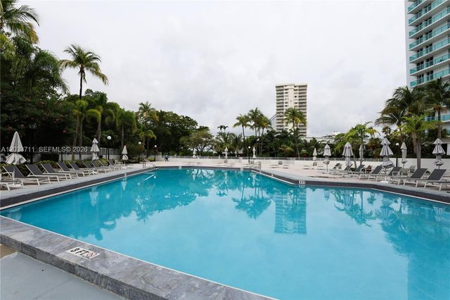100 Bayview Drive 527, Sunny Isles Beach, FL 33160