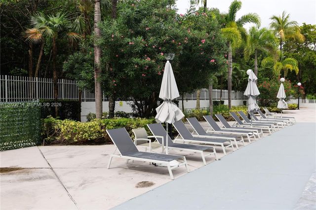 100 Bayview Drive 527, Sunny Isles Beach, FL 33160