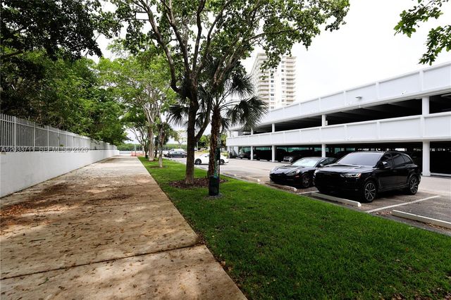 100 Bayview Drive 527, Sunny Isles Beach, FL 33160