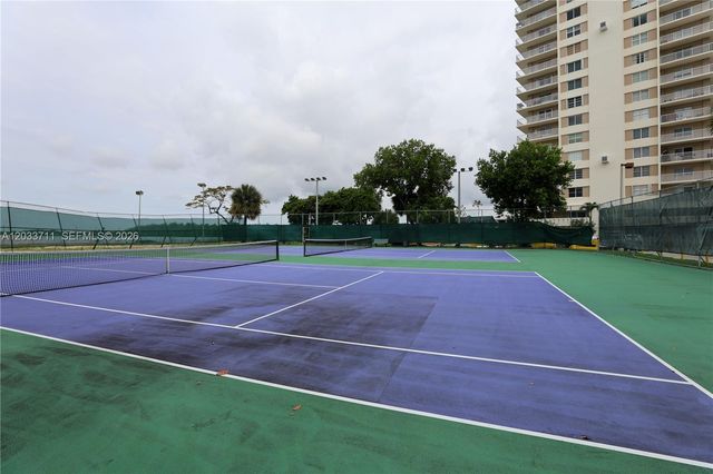 100 Bayview Drive 527, Sunny Isles Beach, FL 33160
