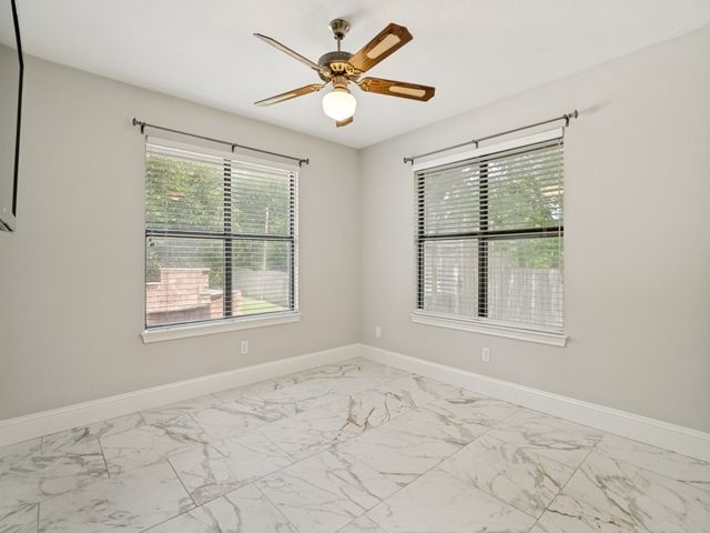 241 Southview Drive, Hudson Oaks, TX 76087
