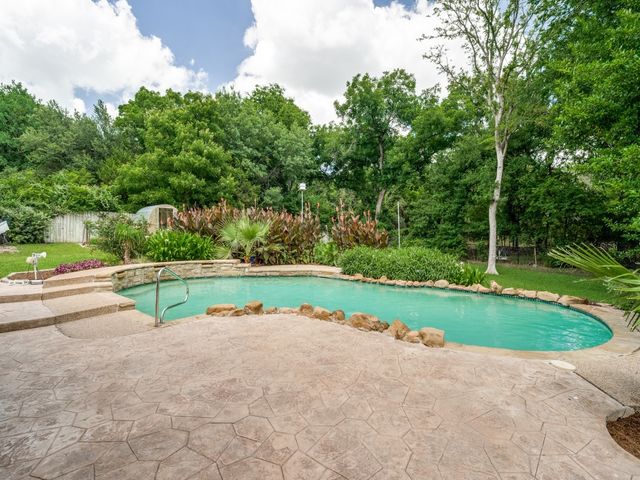 241 Southview Drive, Hudson Oaks, TX 76087