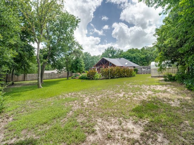 241 Southview Drive, Hudson Oaks, TX 76087