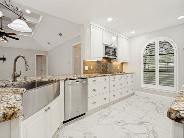 241 Southview Drive, Hudson Oaks, TX 76087