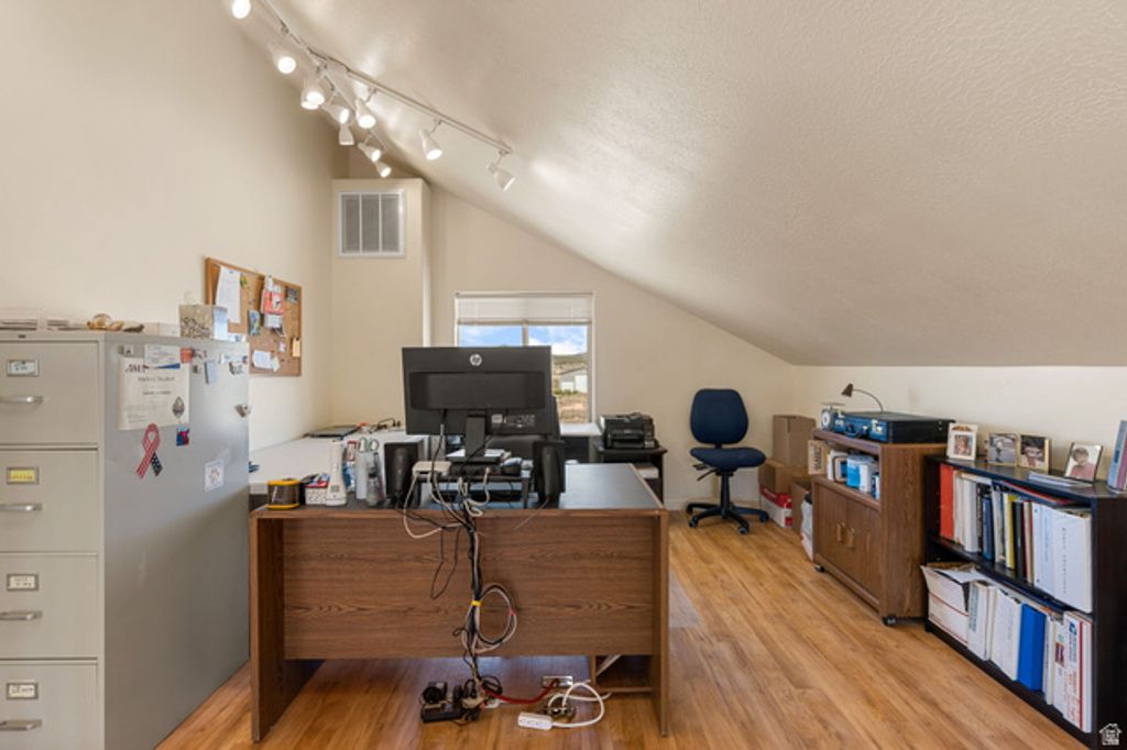 Image 15 of property listing at 5060 N 3550 W, Cedar City, UT 84721