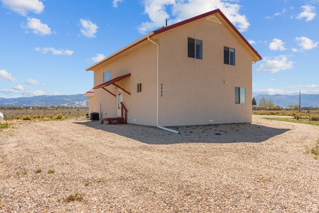 Image 3 of property listing at 5060 N 3550 W, Cedar City, UT 84721
