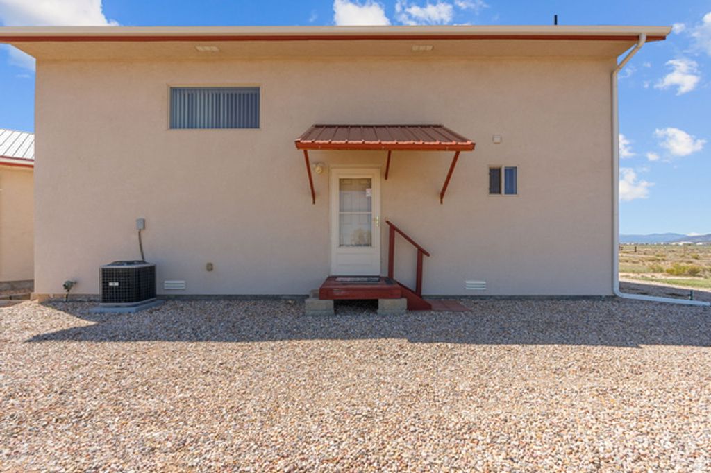 Image 4 of property listing at 5060 N 3550 W, Cedar City, UT 84721
