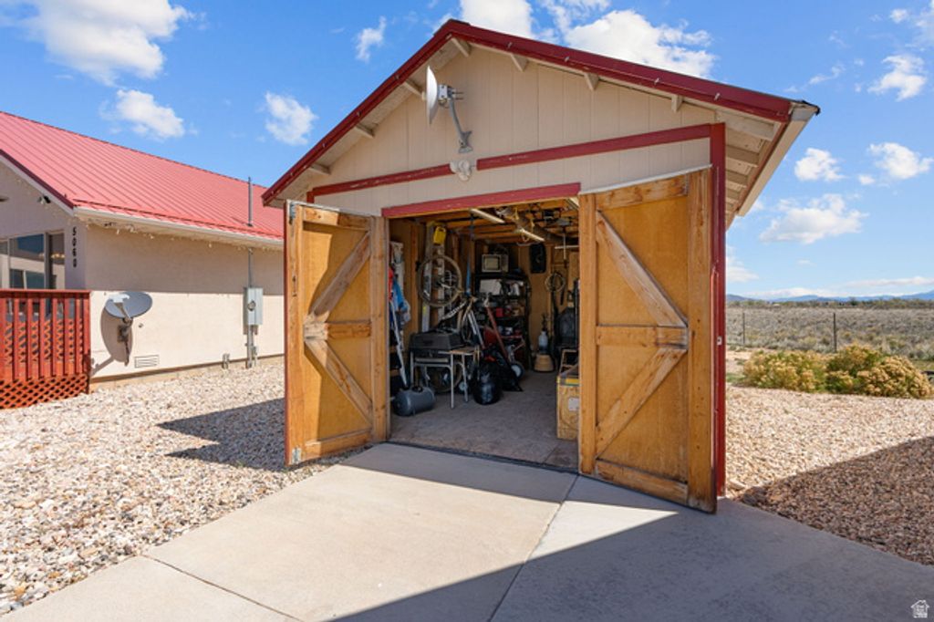Image 38 of property listing at 5060 N 3550 W, Cedar City, UT 84721