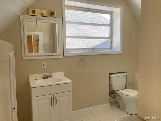 5121 Wicklow Place, St Louis, MO 63111