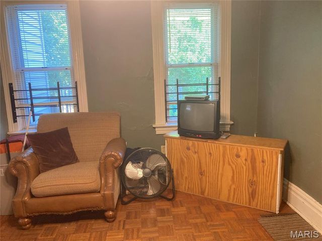 5121 Wicklow Place, St Louis, MO 63111