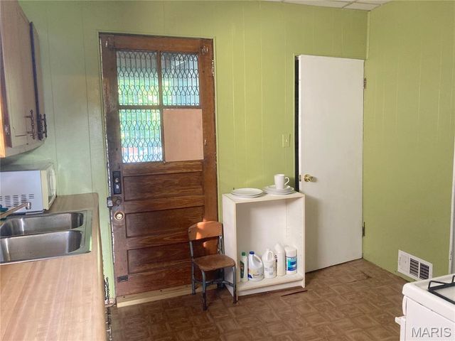 5121 Wicklow Place, St Louis, MO 63111