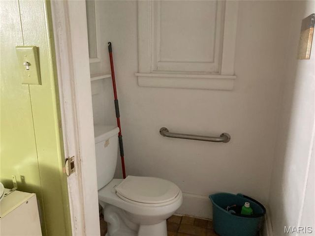 5121 Wicklow Place, St Louis, MO 63111