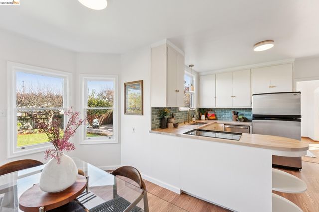 636 38th St, Richmond, CA 94805