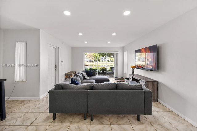 13870 Oneida Dr H1, Delray Beach, FL 33446