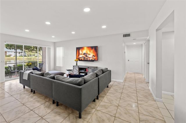 13870 Oneida Dr H1, Delray Beach, FL 33446