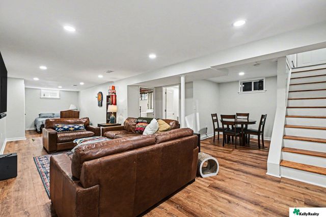 8910 Westridge Drive, Omaha, NE 68124