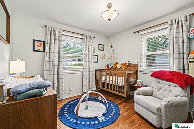 8910 Westridge Drive, Omaha, NE 68124