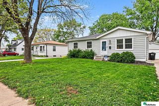 8910 Westridge Drive, Omaha, NE 68124