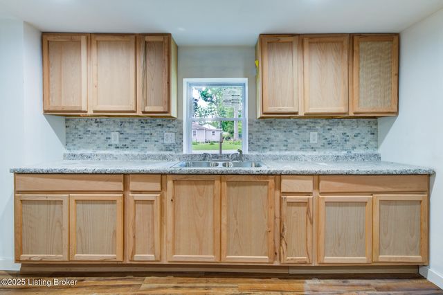 1121 Fairdale Rd, Fairdale, KY 40118