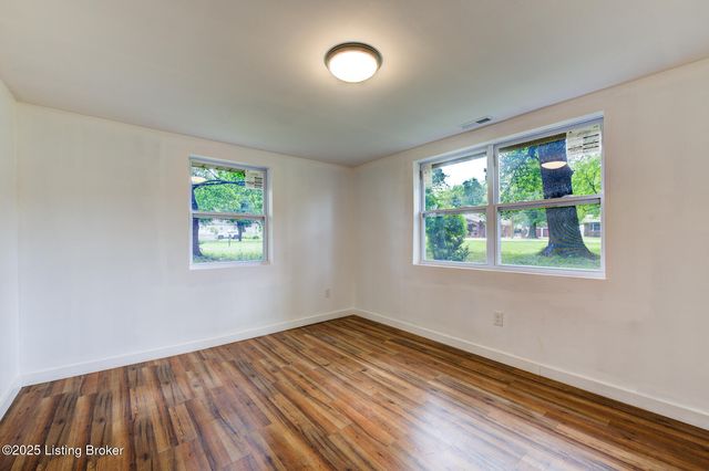 1121 Fairdale Rd, Fairdale, KY 40118