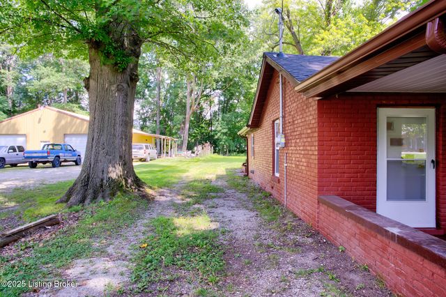 1121 Fairdale Rd, Fairdale, KY 40118