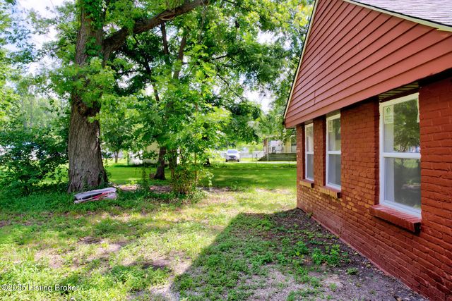 1121 Fairdale Rd, Fairdale, KY 40118