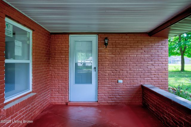 1121 Fairdale Rd, Fairdale, KY 40118