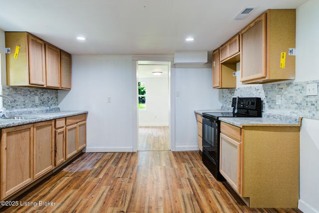 1121 Fairdale Rd, Fairdale, KY 40118