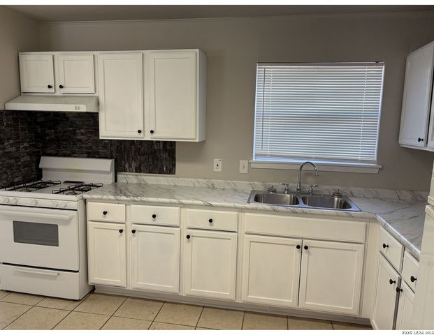 3935 Starhill, San Antonio, TX 78218