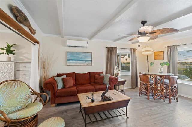 12 Highland Drive, Hitchcock, TX 77563