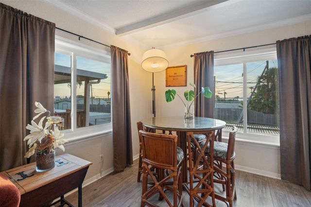 12 Highland Drive, Hitchcock, TX 77563