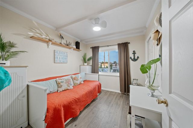 12 Highland Drive, Hitchcock, TX 77563