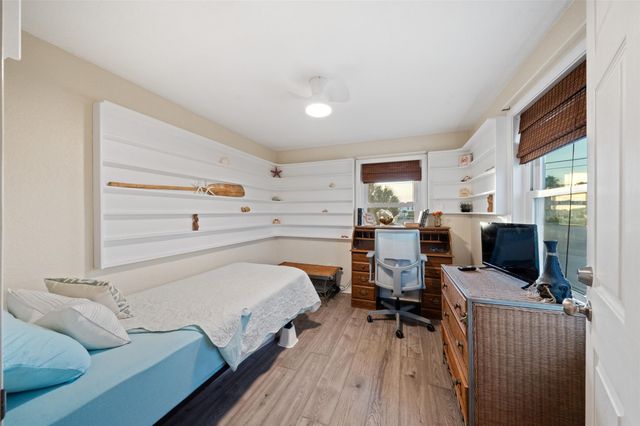 12 Highland Drive, Hitchcock, TX 77563