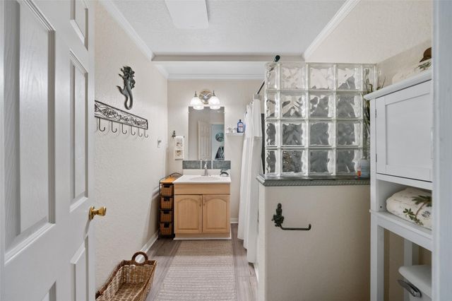 12 Highland Drive, Hitchcock, TX 77563