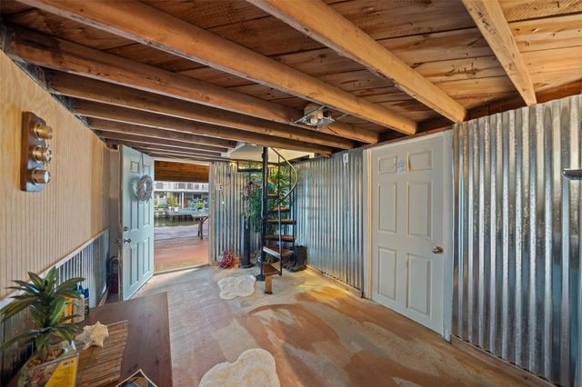 12 Highland Drive, Hitchcock, TX 77563