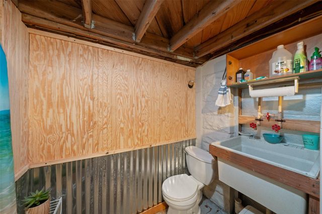 12 Highland Drive, Hitchcock, TX 77563