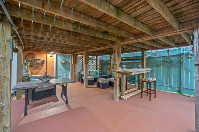 12 Highland Drive, Hitchcock, TX 77563