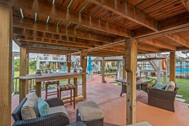 12 Highland Drive, Hitchcock, TX 77563