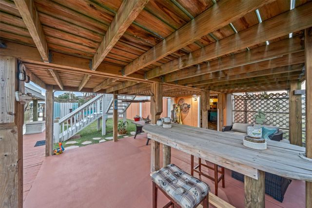 12 Highland Drive, Hitchcock, TX 77563