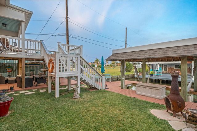 12 Highland Drive, Hitchcock, TX 77563